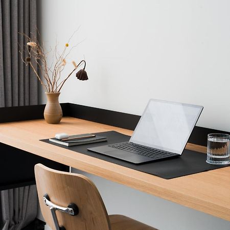 Ebb-Dunedin Esterno foto A desk pad