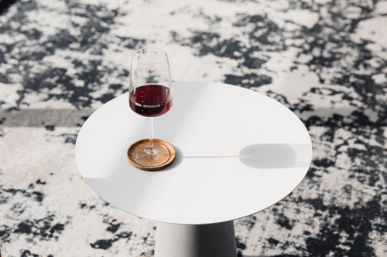 Ebb-Dunedin Esterno foto A wine glass coaster