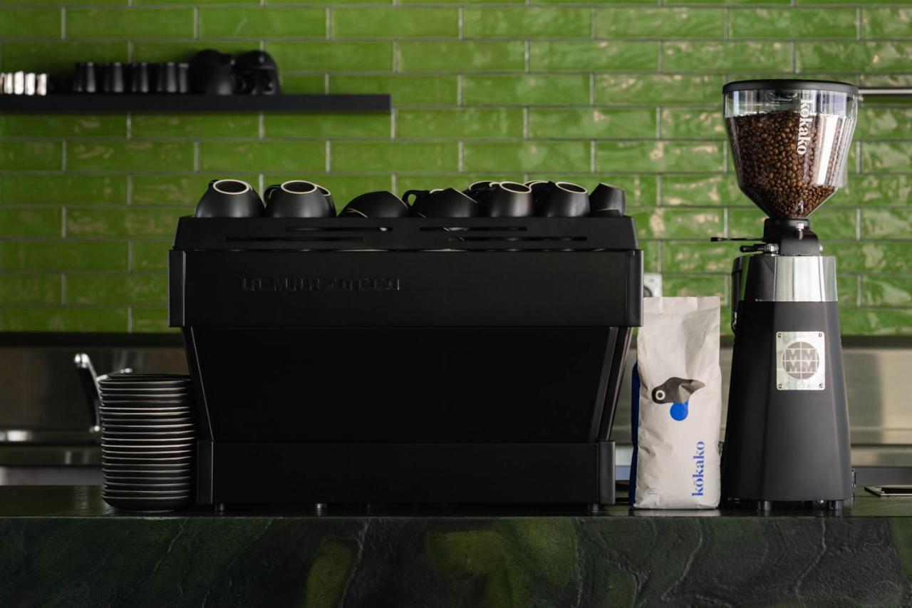 Ebb-Dunedin Esterno foto A coffee machine