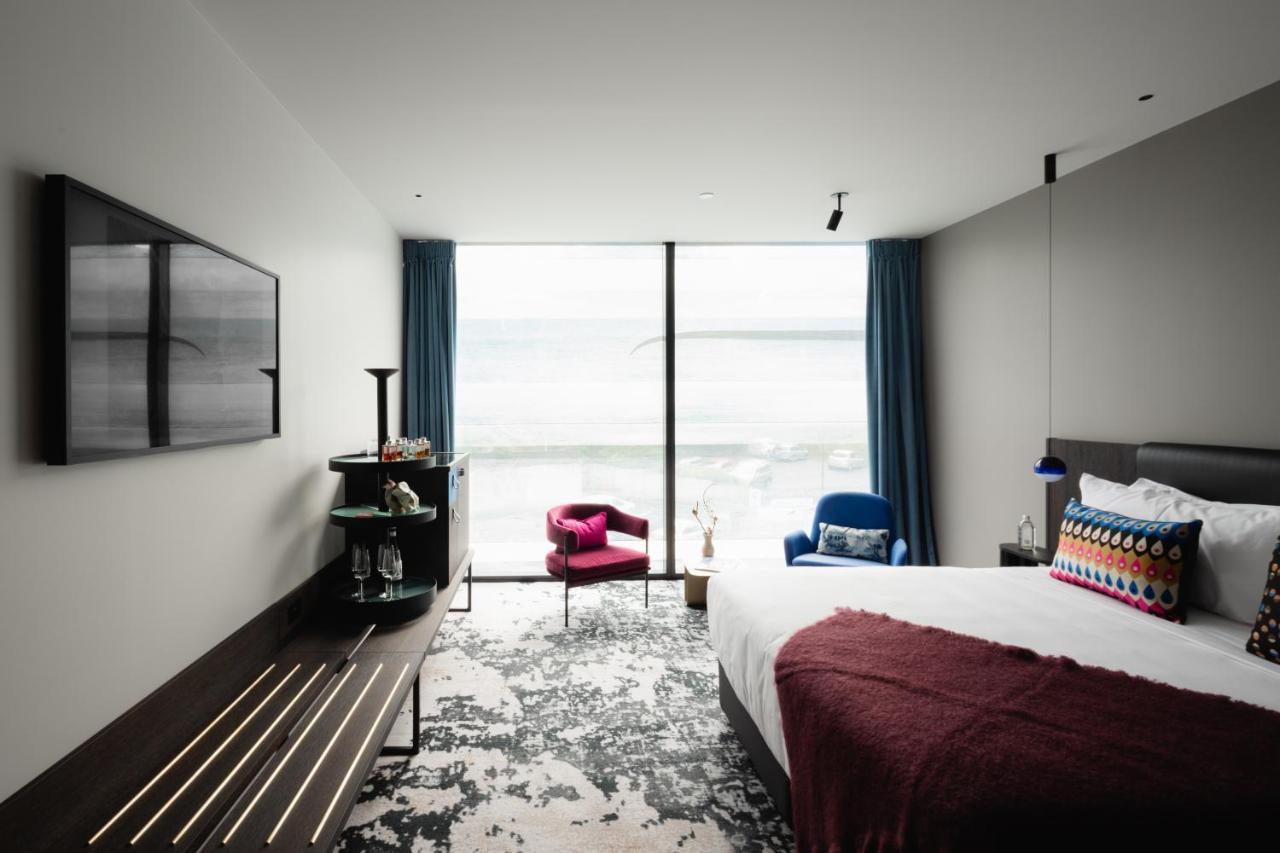 Ebb-Dunedin Esterno foto A room at the hotel