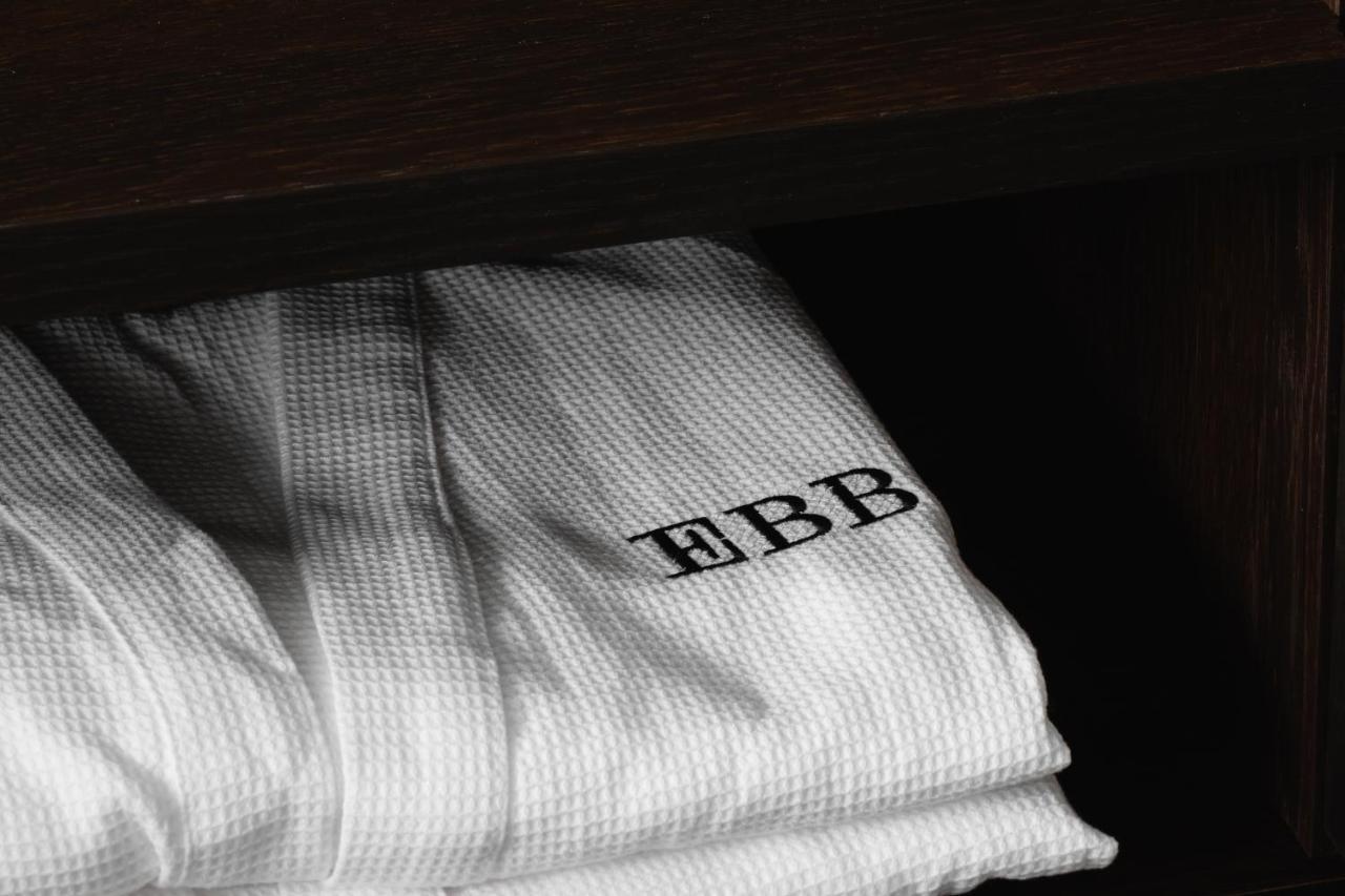 Ebb-Dunedin Esterno foto A bathrobe