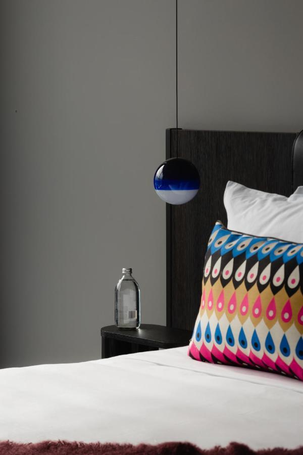 Ebb-Dunedin Esterno foto The lampshade of the pendant lamp "Globe"