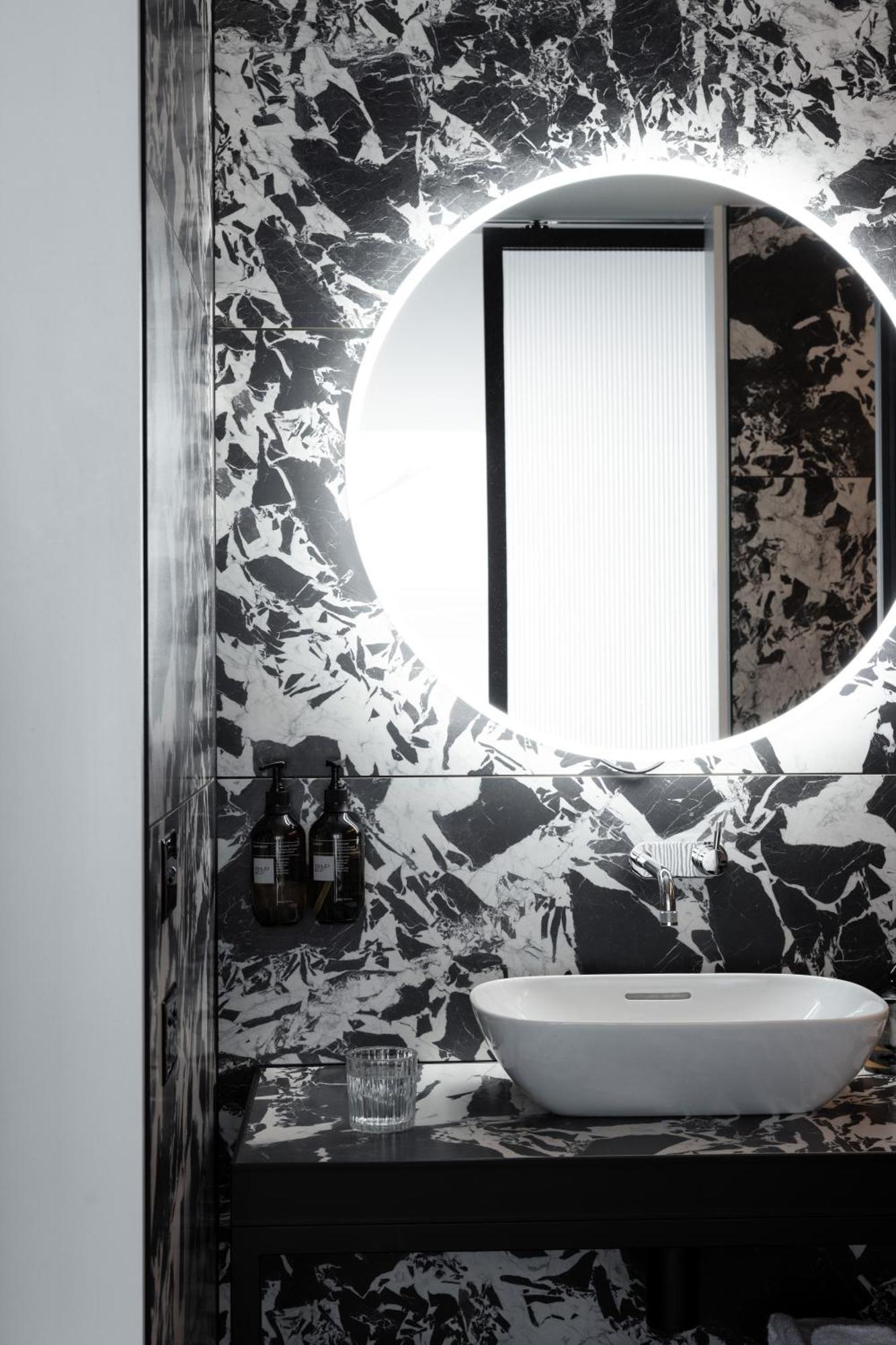 Ebb-Dunedin Esterno foto Bathroom in the hotel