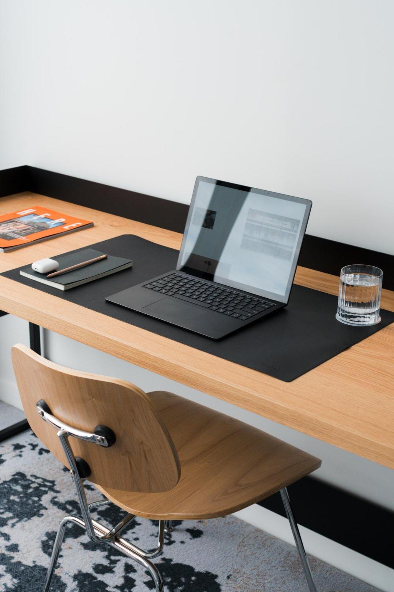 Ebb-Dunedin Esterno foto A desk pad